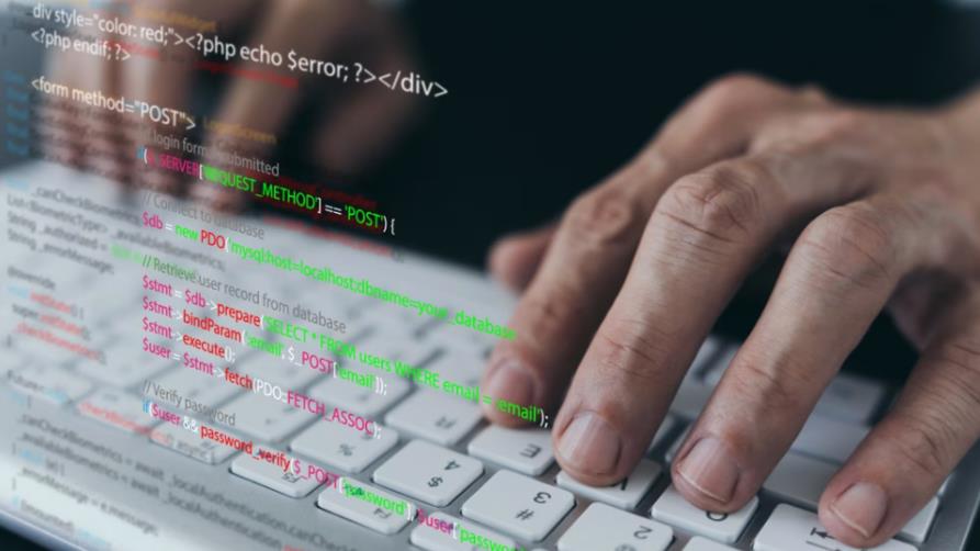 虹口区小程序定制开发公司视角下SQL与T-SQL的差异化应用解析